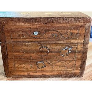Vintage Hand-Carved Wooden Trinket Box with Brass Inlay Brown​